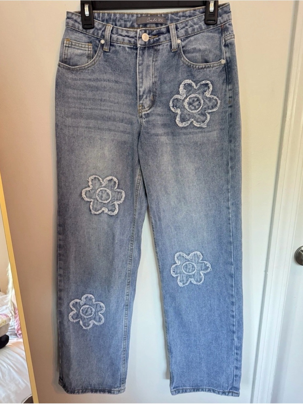 Cali 1850 Daisy Patch Relaxed Straight Leg Jeans Light Wash Size 7 / 28